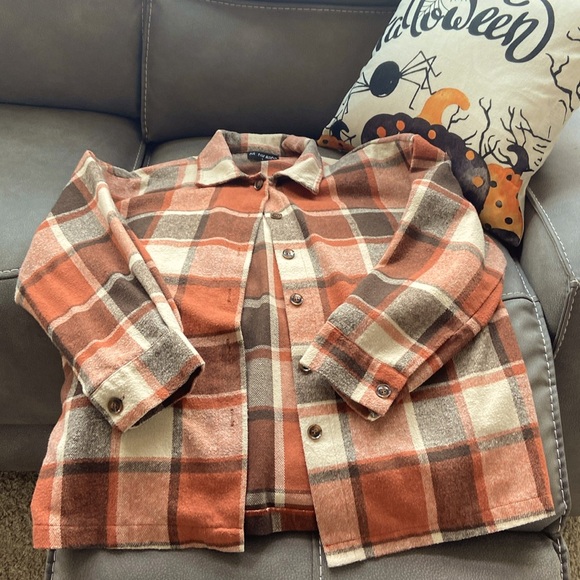 Soft and simple Fall shacket. - Picture 1 of 4